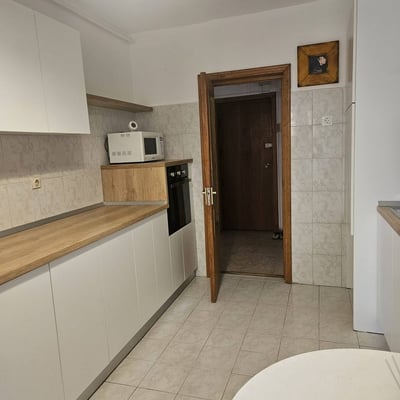 Location d’un appartement confortable de 3 pièces, 75 m², dans le quartier Zona Stadion, Constanța, Roumanie